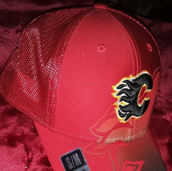 Calgary Flames NHL / Reebok Full Fitted Hat - Picture 15 of 15